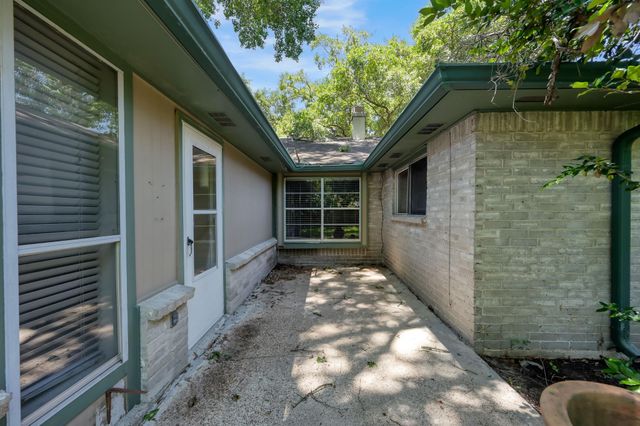 19614 Leaning Timbers Drive, Humble, TX 77346