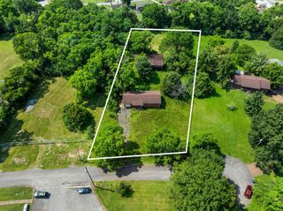 316 Homestead Rd, Nashville, TN 37207