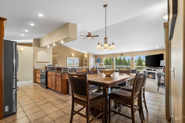 1468 N Viewpoint Dr, Lewiston, ID 83501