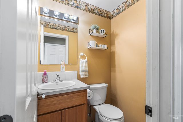 1468 N Viewpoint Dr, Lewiston, ID 83501