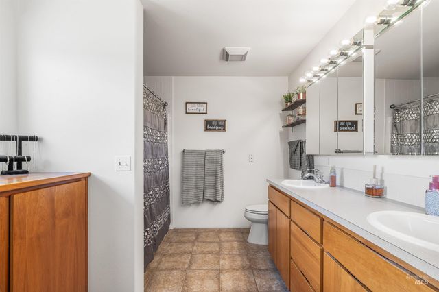 1468 N Viewpoint Dr, Lewiston, ID 83501