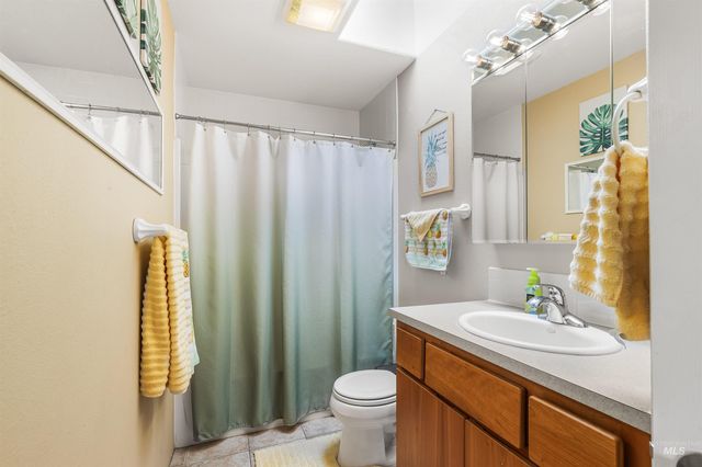 1468 N Viewpoint Dr, Lewiston, ID 83501