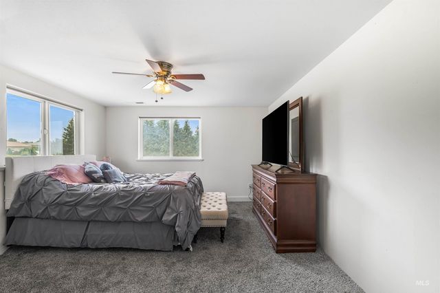 1468 N Viewpoint Dr, Lewiston, ID 83501