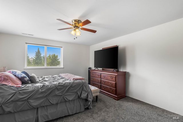 1468 N Viewpoint Dr, Lewiston, ID 83501