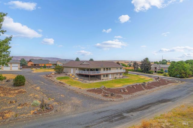 1468 N Viewpoint Dr, Lewiston, ID 83501