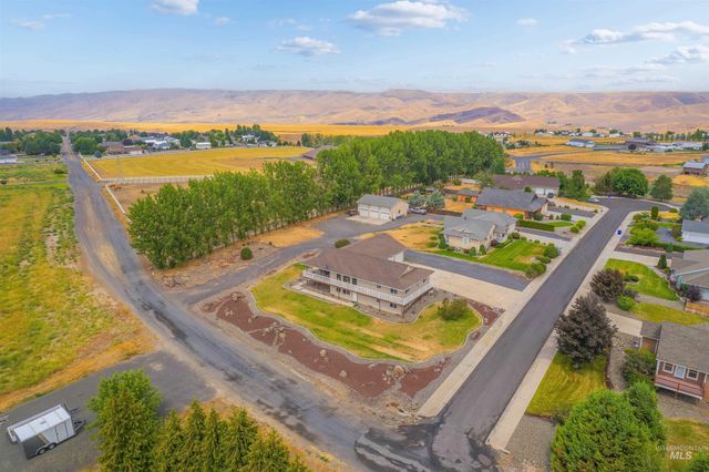 1468 N Viewpoint Dr, Lewiston, ID 83501