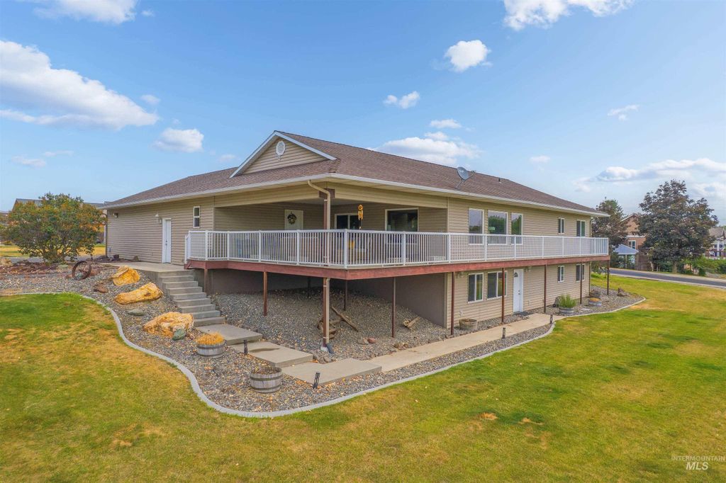 1468 N Viewpoint Dr, Lewiston, ID 83501