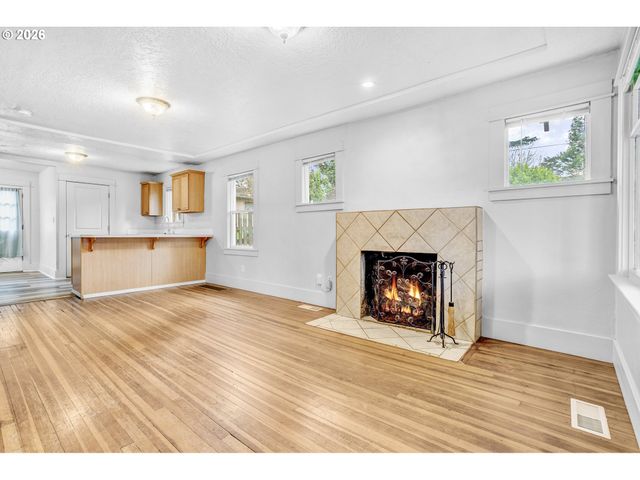 900 Ne 91ST Ave, Portland, OR 97220