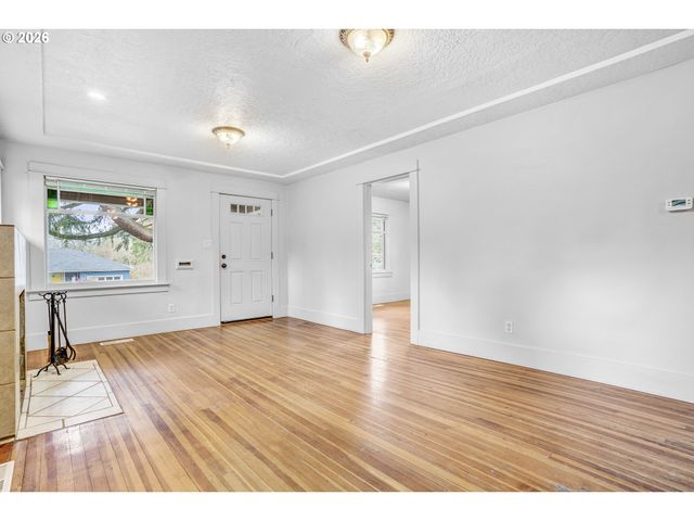 900 Ne 91ST Ave, Portland, OR 97220