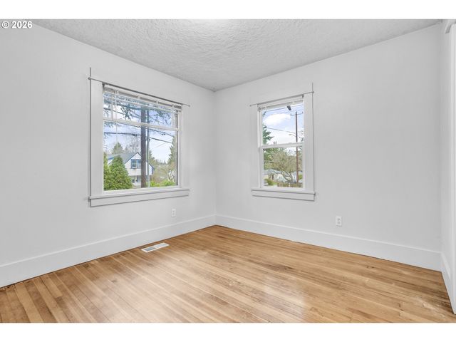 900 Ne 91ST Ave, Portland, OR 97220