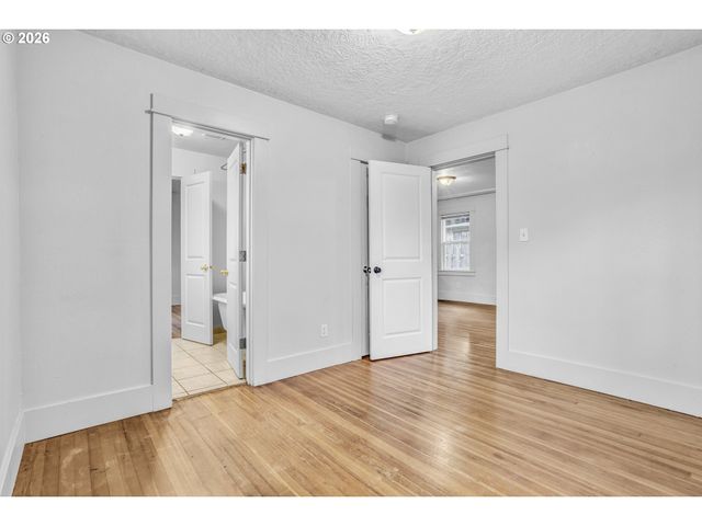 900 Ne 91ST Ave, Portland, OR 97220