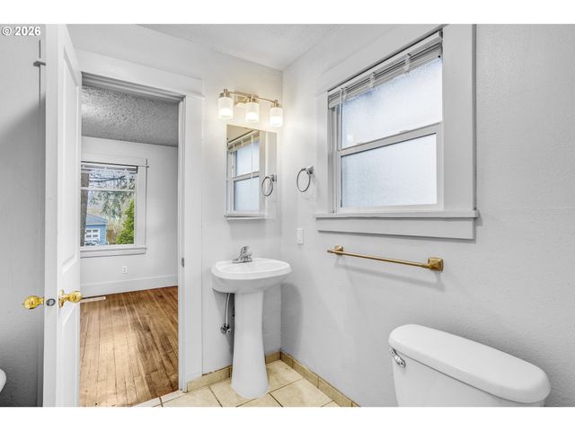 900 Ne 91ST Ave, Portland, OR 97220