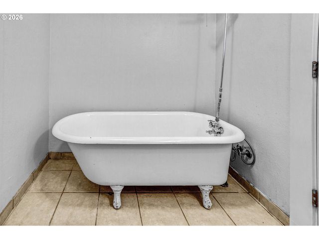 900 Ne 91ST Ave, Portland, OR 97220