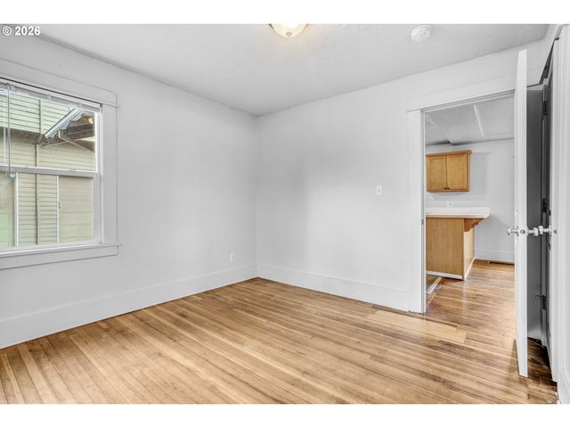 900 Ne 91ST Ave, Portland, OR 97220