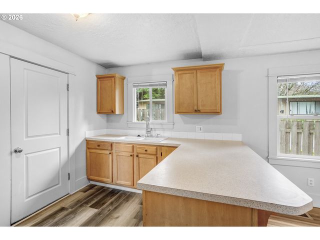 900 Ne 91ST Ave, Portland, OR 97220