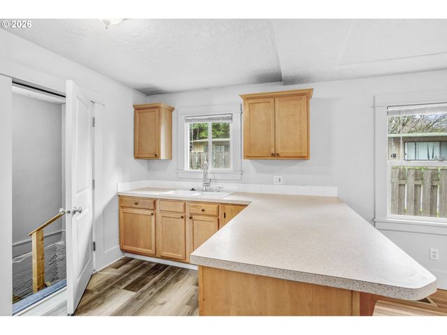 900 Ne 91ST Ave, Portland, OR 97220