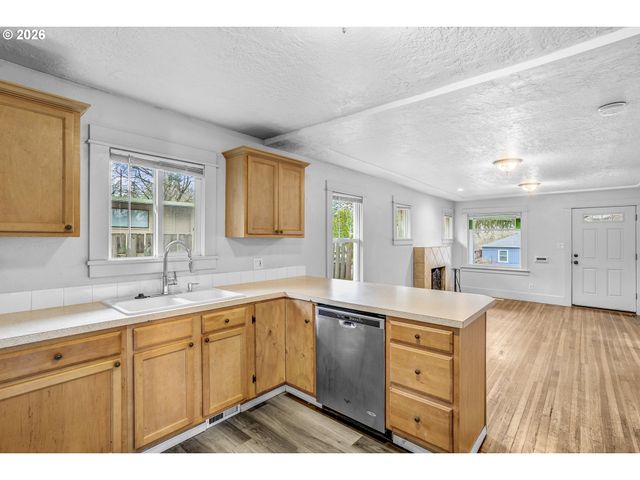 900 Ne 91ST Ave, Portland, OR 97220