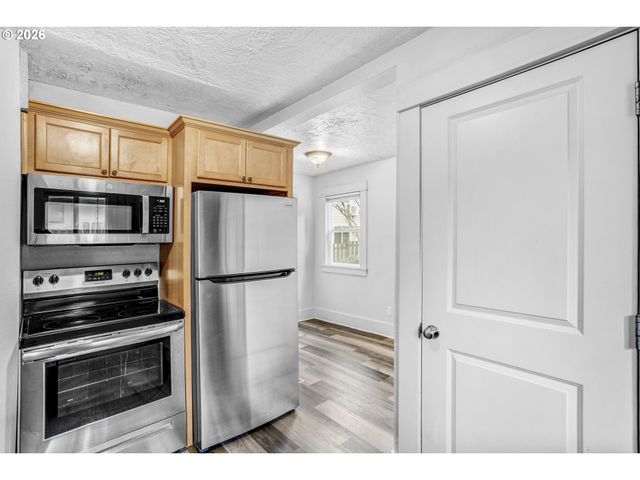 900 Ne 91ST Ave, Portland, OR 97220