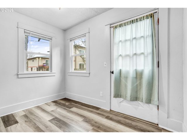 900 Ne 91ST Ave, Portland, OR 97220