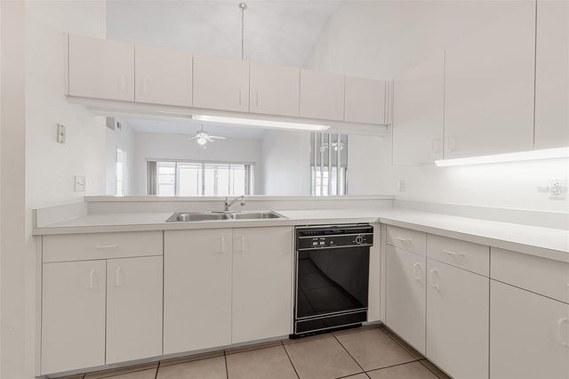 4115 PUTTER PLACE 4115, Bradenton, FL 34203