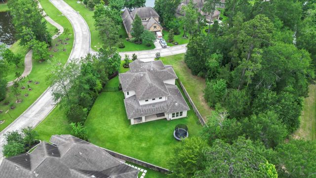2 Gracenote Place, Tomball, TX 77375