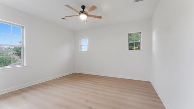 2 Gracenote Place, Tomball, TX 77375