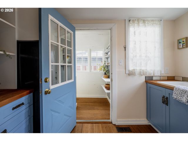 7905 N SEWARD Ave, Portland, OR 97217