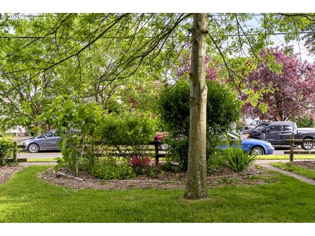 7905 N SEWARD Ave, Portland, OR 97217