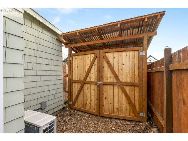 7905 N SEWARD Ave, Portland, OR 97217