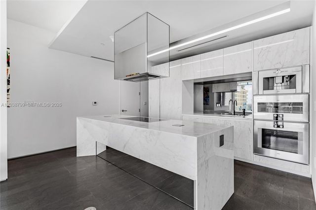 120 Ocean Dr 700, Miami Beach, FL 33139