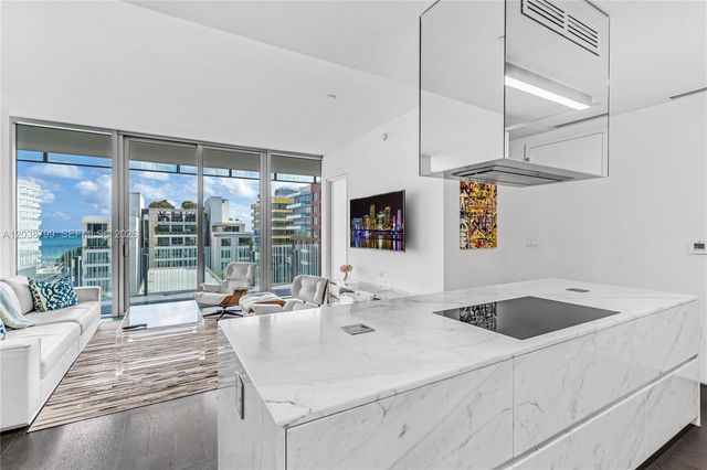 120 Ocean Dr 700, Miami Beach, FL 33139