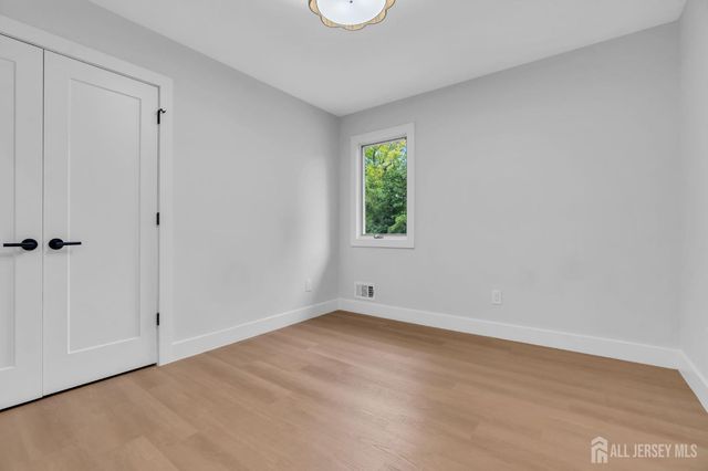 24 Dewey Drive, New Brunswick, NJ 08901