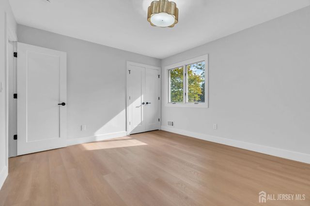 24 Dewey Drive, New Brunswick, NJ 08901