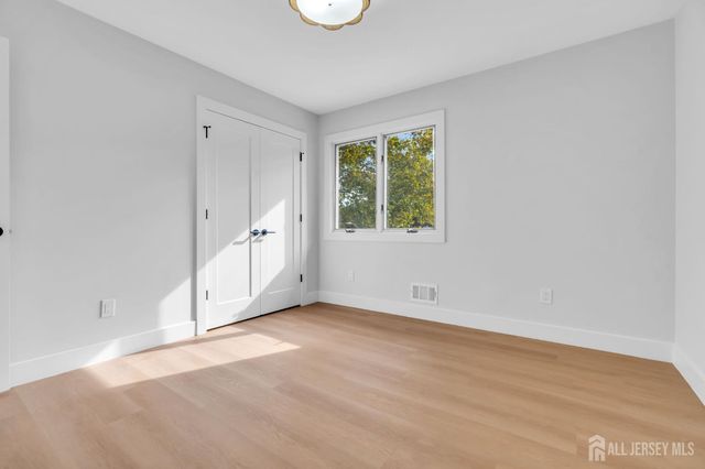 24 Dewey Drive, New Brunswick, NJ 08901