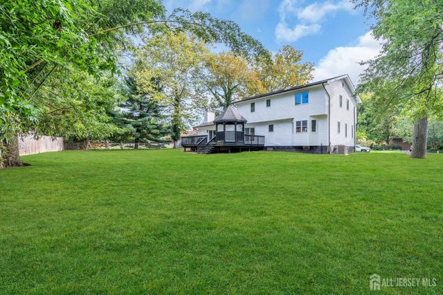 24 Dewey Drive, New Brunswick, NJ 08901