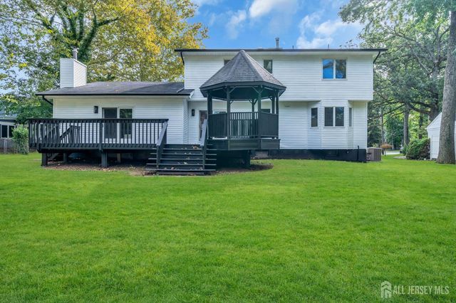 24 Dewey Drive, New Brunswick, NJ 08901