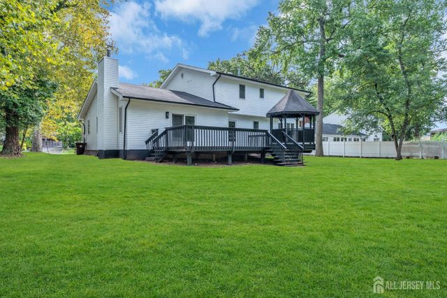 24 Dewey Drive, New Brunswick, NJ 08901
