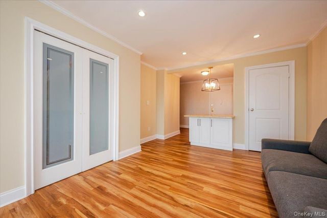 740 E Broadway 3L, Long Beach, NY 11561