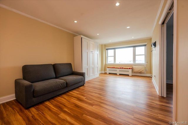 740 E Broadway 3L, Long Beach, NY 11561