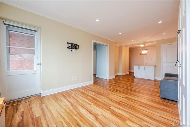 740 E Broadway 3L, Long Beach, NY 11561