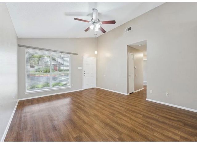 1015 E Yager LN 64, Austin, TX 78753