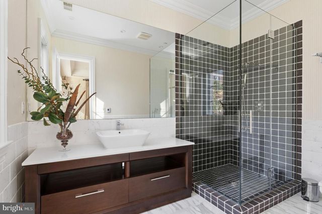 4869 GLENBROOK RD NW, Washington, DC 20016