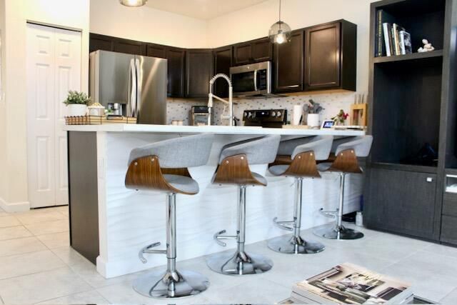 9207 W 33rd Lane, Hialeah, FL 33018