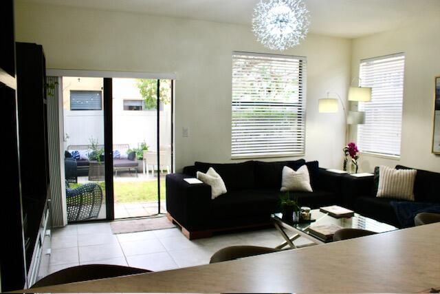 9207 W 33rd Lane, Hialeah, FL 33018