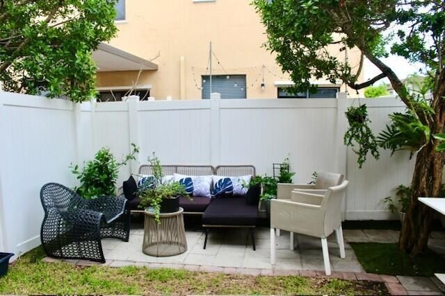 9207 W 33rd Lane, Hialeah, FL 33018