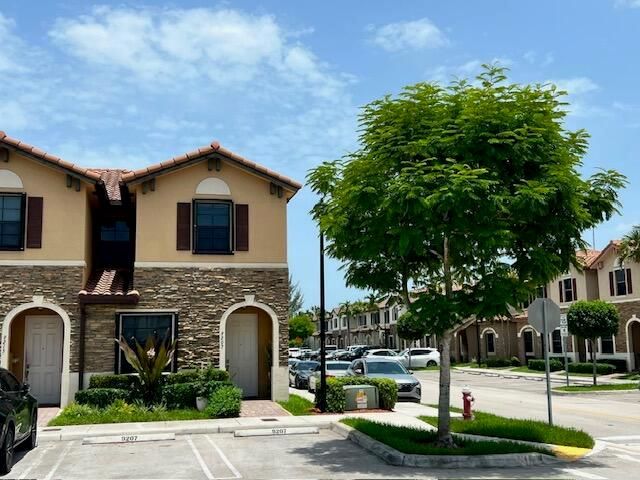 9207 W 33rd Lane, Hialeah, FL 33018