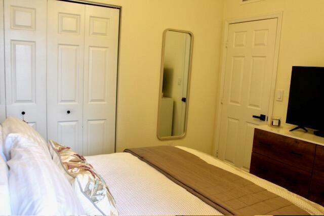 9207 W 33rd Lane, Hialeah, FL 33018