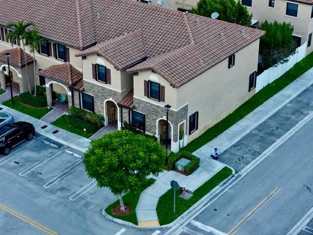 9207 W 33rd Lane, Hialeah, FL 33018