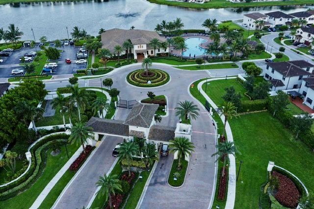 9207 W 33rd Lane, Hialeah, FL 33018