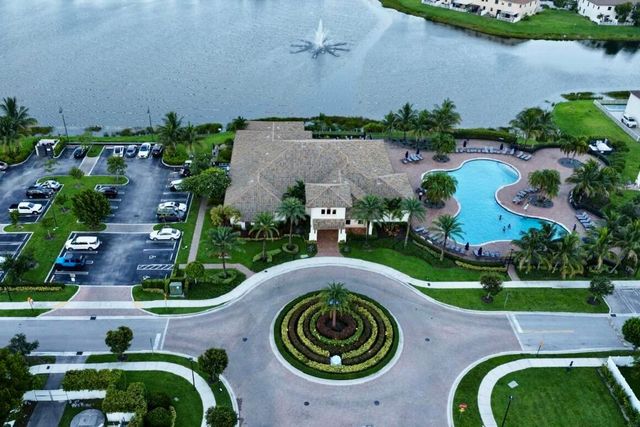 9207 W 33rd Lane, Hialeah, FL 33018